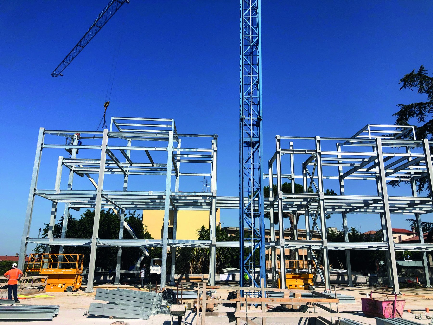 Struttura in acciaio in fase di costruzione