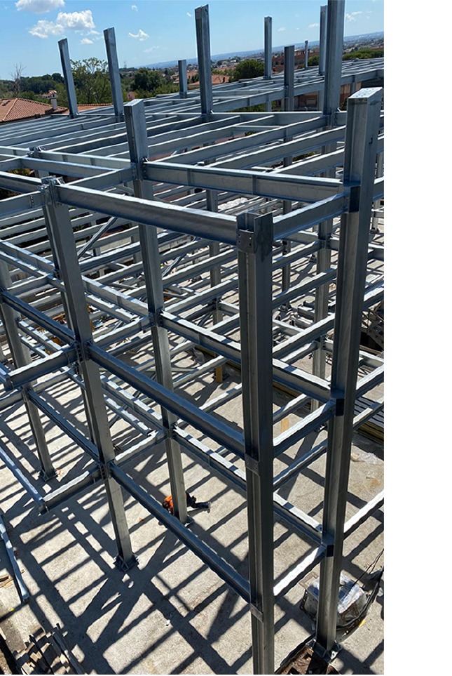 Struttura portante in acciaio in cantiere